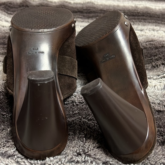 Stuart Weizmann Brown suede buckle studded clogs - Picture 5 of 8